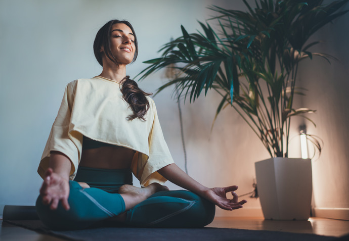 Mujer meditando