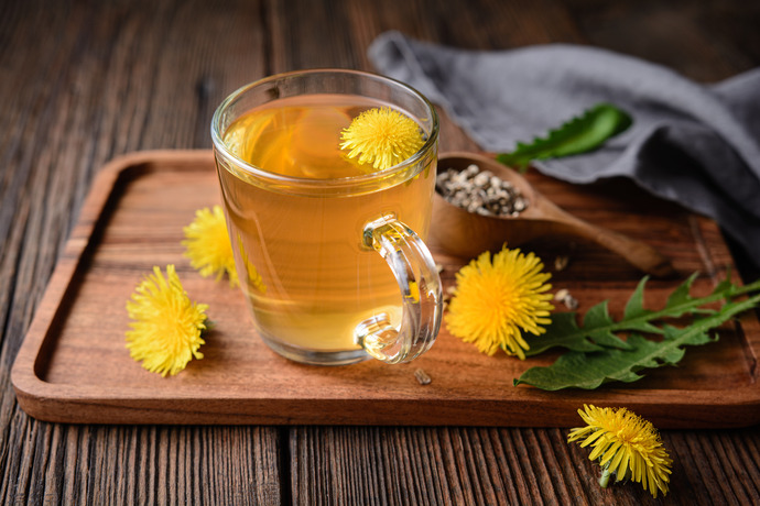 La infusión de diente de león es una forma de disfrutar de sus beneficios.