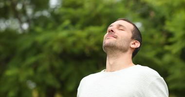 equilibrar las emociones en momentos difíciles ayuda a un mayor bienestar